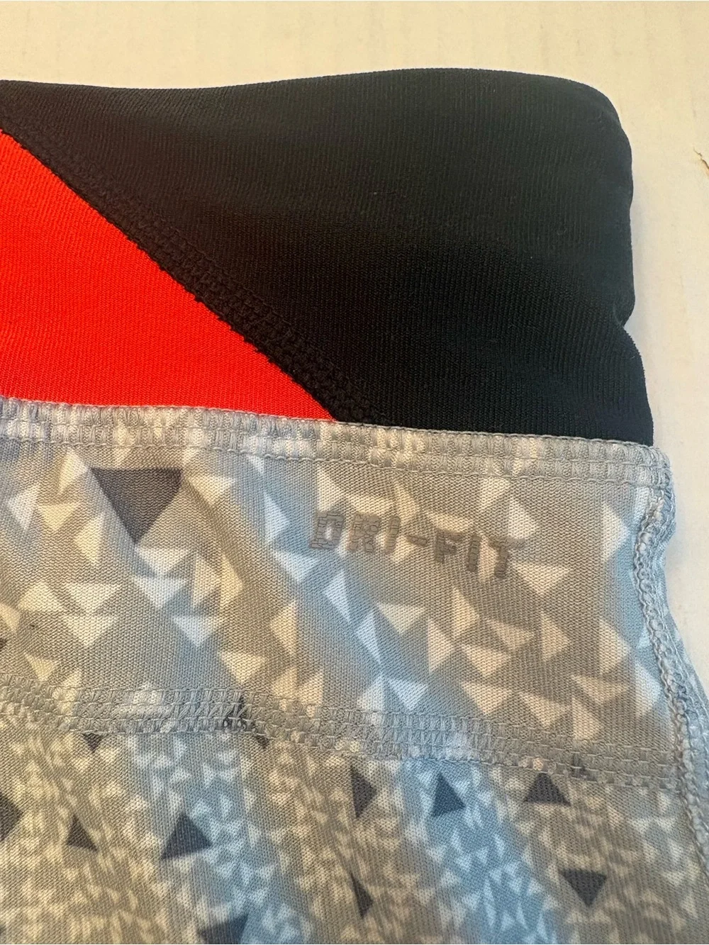 NIKE DRI FIT Capri Crop Legging Light Gray Size Large